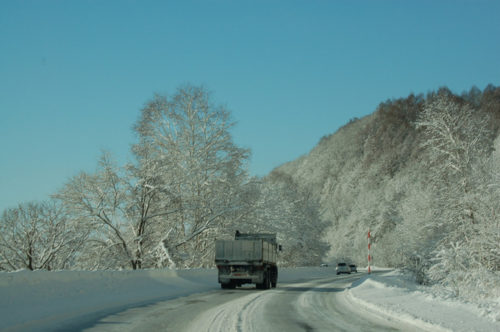 路面凍結で運転する注意点